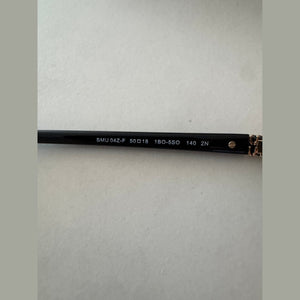 מיו מיו משקפי שמש אובליות מסגרת שחורה לנשים