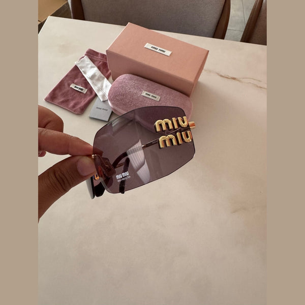 מיו מיו מסך רחב