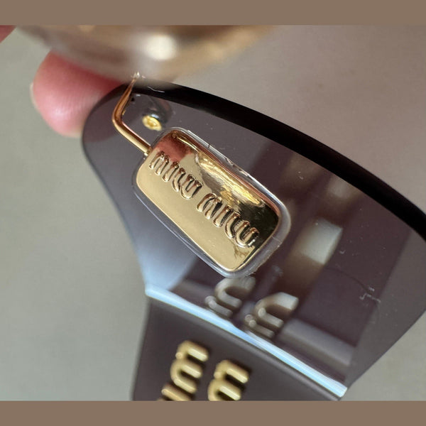 מיו מיו מסך רחב