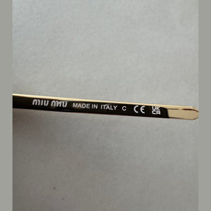 מיו מיו מסך רחב