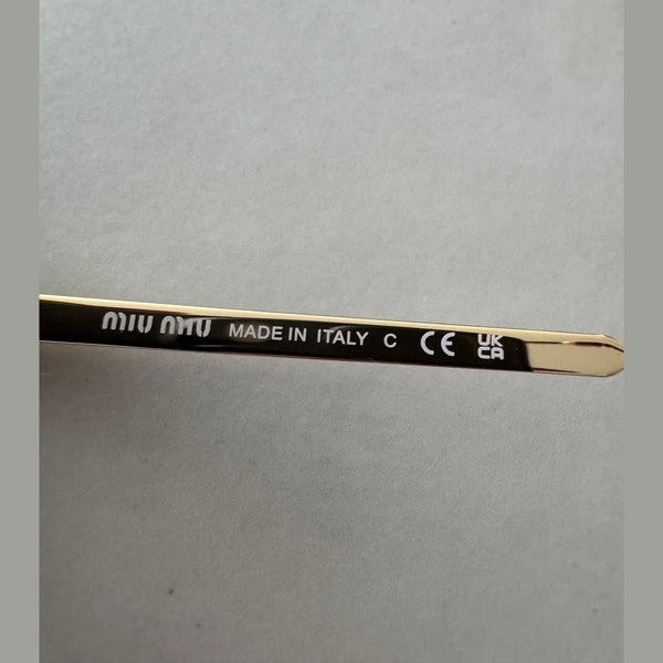 מיו מיו מסך רחב