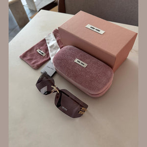 מיו מיו מסך רחב