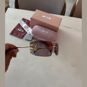 מיו מיו מסך רחב