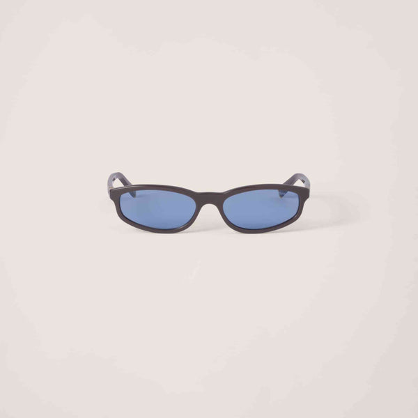 משקפי שמש מיו מיו בעיצוב חתולי לנשים, הגנה מלאה UV, מסגרת יוקרתית, מחיר 350 ₪.