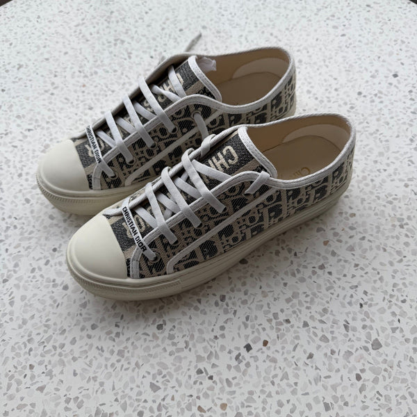 DIOR sneakers במלאי