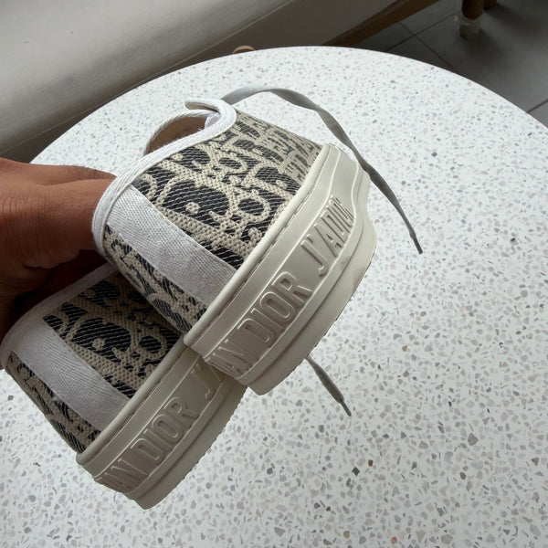 DIOR sneakers במלאי