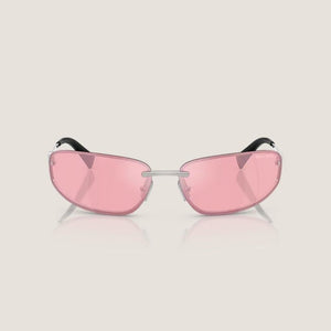 משקפי שמש מיו מיו קלאסיים עם מסגרת מתכת כסופה, עדשות ורודות עם הגנת UVA/UVB, רפידות אף מתכווננות.