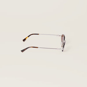 מיו מיו Oval, משקפי שמש, מסגרת מתכת כסופה, הגנה UVA/UVB, רפידות אף מתכווננות, רפליקה מדויקת.