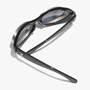 CHANEL sunglasses, black and silver, plastic and metal frame, UVA/UVB protection, adjustable nose pads.
