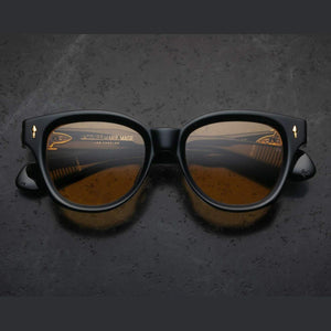 משקפי שמש Jacques Marie Mage MOJAVE שחורות עם מסגרת פלסטיק איכותית, הגנה מלאה מפני UVA/UVB ורפידות אף מתכווננות.