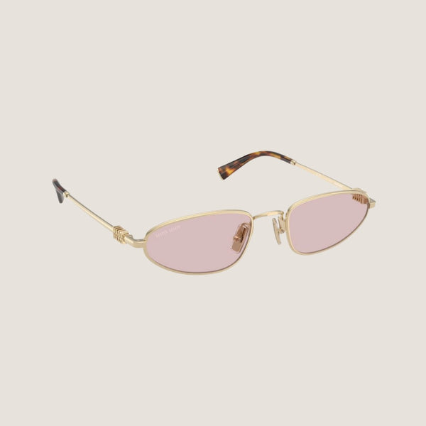 מיו מיו משקפי שמש קלאסיות עם מסגרת מתכת זהב, עדשות עמידות UVA/UVB, רפידות אף מתכווננות.