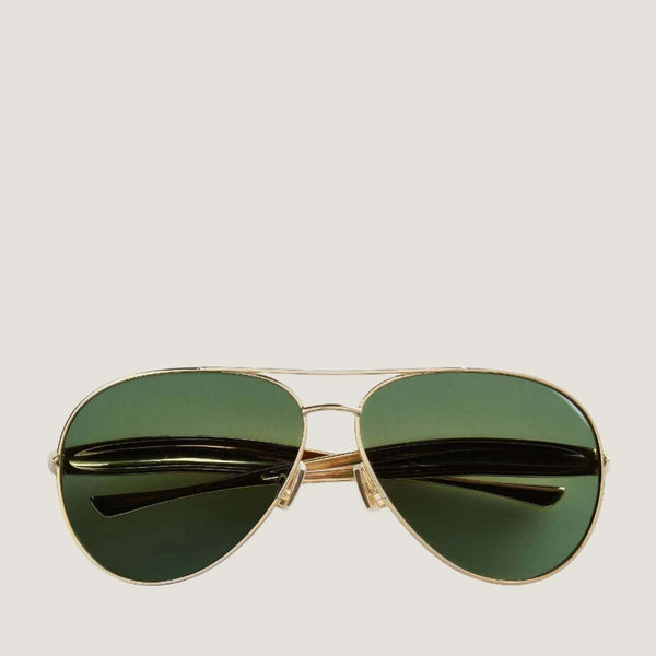 משקפי שמש BOTTEGA VENETA דגם 2025 בעיצוב טייסים עם מסגרת זהב ועדשות ירוקות כהות, הגנה מלאה מקרני UV/UVB.