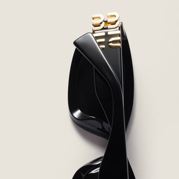 מיו מיו משקפי שמש מסגרת עבה שחורה לנשים